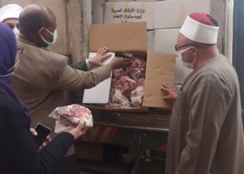 أوقاف السويس تتسلم طن لحوم صكوك لتوزيعها علي الأسر الأولى بالرعاية . 23 - جريدة المساء