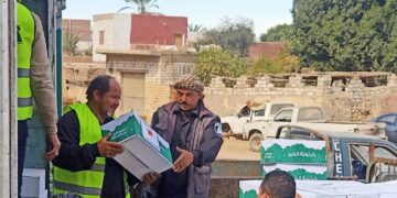 "التضامن": توزيع مساعدات غذائية لـ "مصر الخير" على أهالى ٣ قرى بالواحات البحرية 1 - جريدة المساء