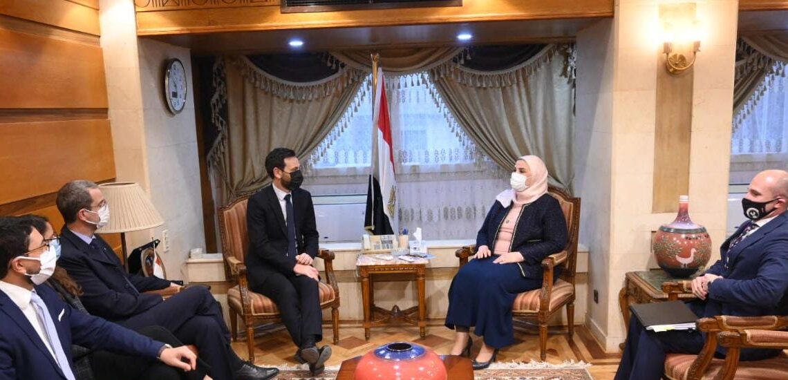 "القباج" تبحث تعزيز الشراكة بين الهلال الأحمر المصري واللجنة الدولية للصليب الأحمر 15 - جريدة المساء