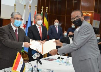 وزير الكهرباء والطاقة المتجددة يشهد إحتفالية تخريج عدد 50 متدرباً من دول حوض النيل فى خمسة برامج تدريبية مختلفة 26 - جريدة المساء