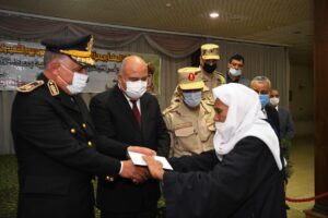 محافظ قنا ورئيس جامعة جنوب الوادى ومدير جمعية المحاربين القدماء يشهدون الإحتفال بيوم الشهيد 26 - جريدة المساء