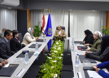 بعد قيامها بإنشاء وإعادة ترميم 68 منزل بالمناطق المتضررة بالسيول .. محافظ أسوان يكرم 3 مؤسسات مجتمع مدنى 31 - جريدة المساء