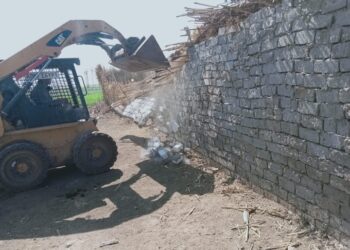 إزالة 36 حالة تعد بالبناء على الأراضى الزراعية بمركزى سمالوط وديرمواس بالمنيا 22 - جريدة المساء