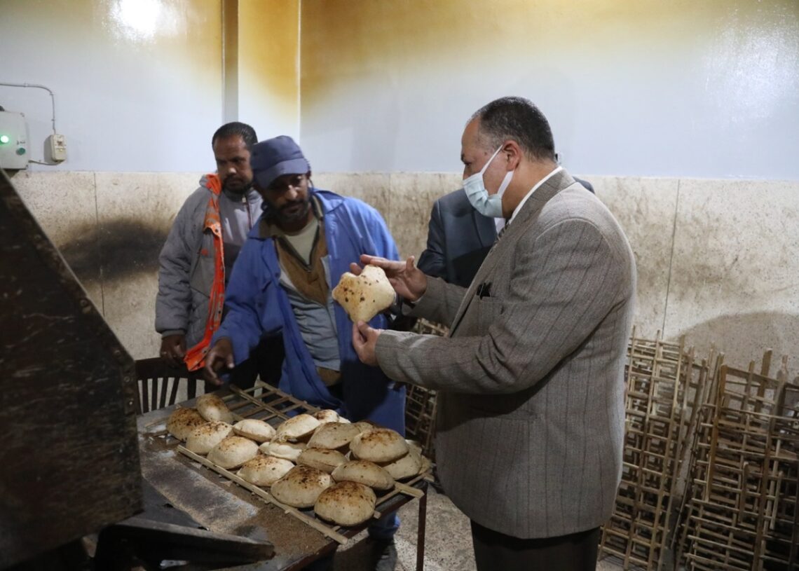 سكرتير عام محافظة قنا يقود حملة تموينية مكبرة 19 - جريدة المساء