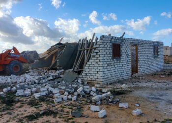 تنفيذ ٩ قرارات إزالة لتعديات على أملاك الدولة بمطروح 16 - جريدة المساء