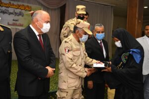 محافظ قنا ورئيس جامعة جنوب الوادى ومدير جمعية المحاربين القدماء يشهدون الإحتفال بيوم الشهيد 24 - جريدة المساء