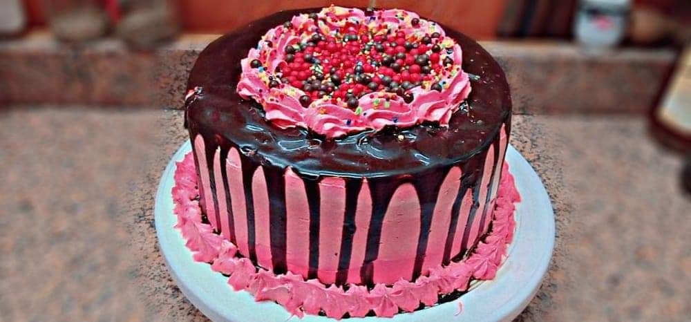 الشيف آمال وهبه تقدم طريقة عمل تورتة عيد الحب 17 - جريدة المساء