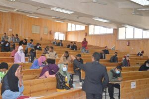 عميد كلية الحقوق بقنا يتفقد امتحانات الفصل الدراسى الأول فى يومها الأخير 34 - جريدة المساء عميد كلية الحقوق بقنا يتفقد امتحانات الفصل الدراسى الأول فى يومها الأخير 33 - جريدة المساء