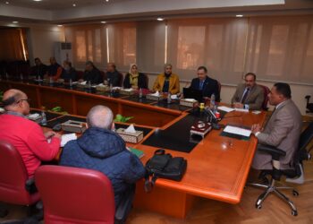 محافظ مطروح يناقش المشروعات التنموية مع رئيس جهاز تعمير الساحل الشمالي الغربي 22 - جريدة المساء