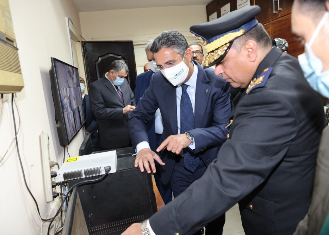 رئيس البريد وقيادات  شرطة البريد بحثوا سبل رفع منظومة تأمين مباني ومقرات الهيئة وحركة نقل الأموال بين الفروع 17 - جريدة المساء