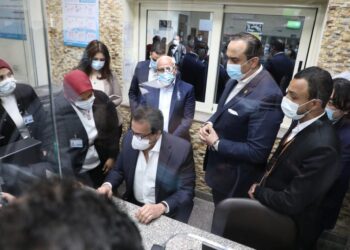 القائم باعمال وزاره الصحه ومحافظ بورسعيد تابعا سير العمل بمنظومة التأمين الصحي الشامل 25 - جريدة المساء