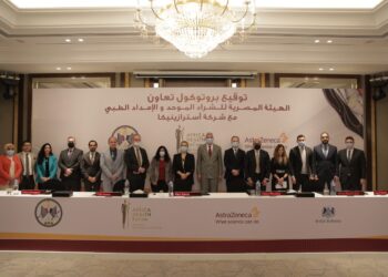 تفاقية تعاون بين هيئة الشراء الموحد والامداد الطبي وشركة أسترازينيكا لتبادل الخبرات فى تصنيع اللقاحات 19 - جريدة المساء