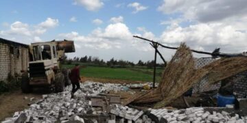 إزالة التعديات على الاراضى الزراعية بالعامرية 2 - جريدة المساء إزالة التعديات على الاراضى الزراعية بالعامرية 1 - جريدة المساء