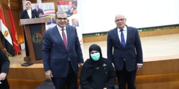 سعفان والغضبان يسلمان 100 عقد عمل لأصحاب القدرات ببورسعيد 1 - جريدة المساء