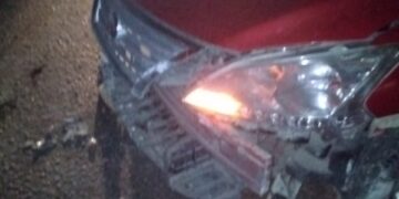 سقوط كتلة صخرية علي سيارة بالإسكندرية ونجاة سائقها 2 - جريدة المساء سقوط كتلة صخرية علي سيارة بالإسكندرية ونجاة سائقها 1 - جريدة المساء