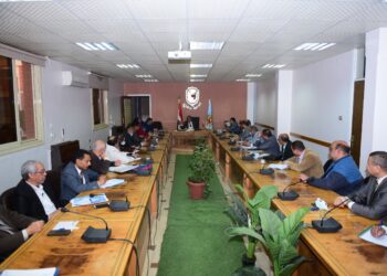 رئيس جامعة سوهاج يجتمع مع مديري الوحدات ذات الطابع الخاص لمناقشة خطط العمل 29 - جريدة المساء