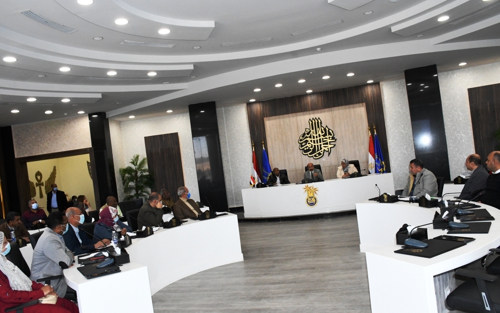 محافظ أسوان يشدد على الإستثمار الجيد لكافة الإمكانيات البشرية والتكنولوجية لمواجهة التعديات على أراضى الدولة 18 - جريدة المساء