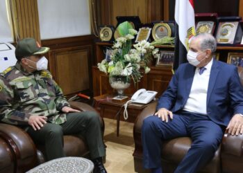 محافظ كفرالشيخ يستقبل قائد الفرقة العاشرة دفاع جوى بالديوان العام 29 - جريدة المساء