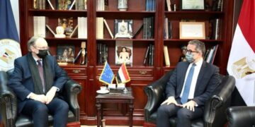 وزير السياحة والآثار يبحث مع سفير الإتحاد الأوروبي تعزيز التعاون في مجال السياحة والآثار 7 - جريدة المساء