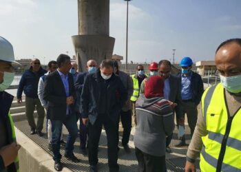 مسئولو المرافق بوزارة الإسكان يتفقدون محطة معالجة صرف صحي الجبل الأصفر 15 - جريدة المساء