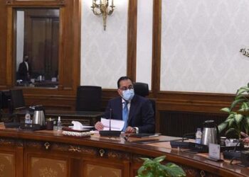 رئيس الوزراء يتابع موقف تنفيذ قرارات نزع الملكية والتعويضات الخاصة بمشروعات الطرق والمحاور 16 - جريدة المساء