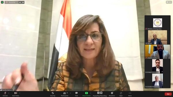 وزيرة الهجرة تتواصل عبر "زووم" مباشرة مع مصريين خلال عبورهم من الحدود الأوكرانية الي الرومانية 35 - جريدة المساء