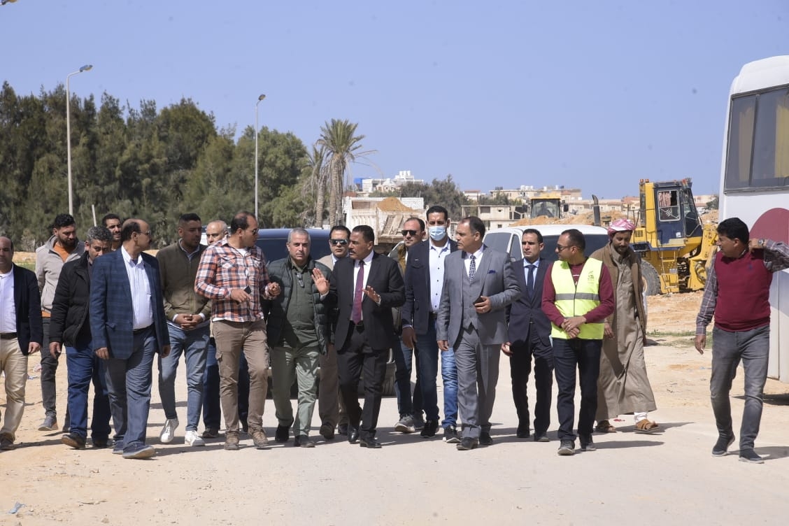 محافظ مطروح يتفقد مجمع الخدمات الذي يقيمة صندوق تحيا مصر بسيدي عبد الرحمن 19 - جريدة المساء