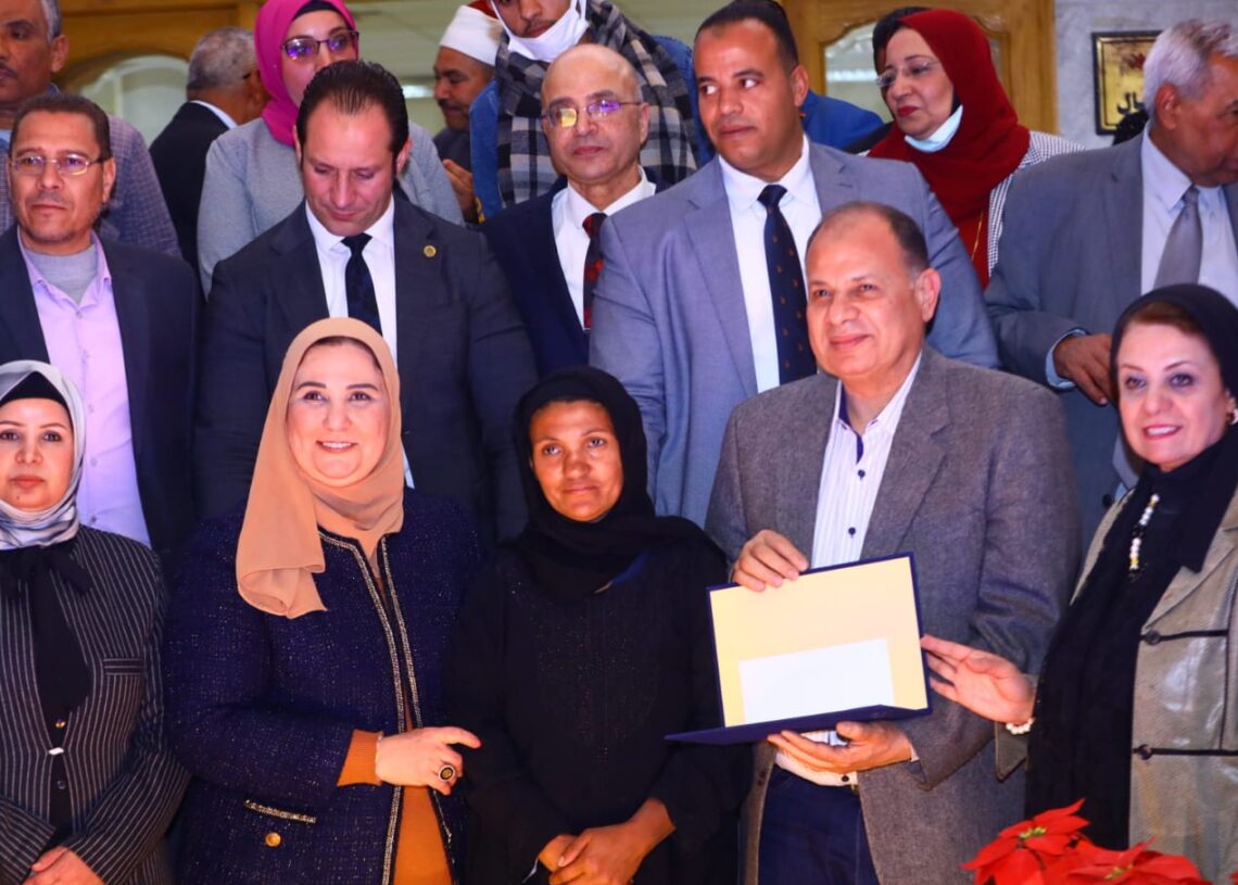 "وزيرة التضامن" تشارك محافظ أسيوط في حفل تكريم الأمهات المثاليات بالمحافظة 16 - جريدة المساء "وزيرة التضامن" تشارك محافظ أسيوط في حفل تكريم الأمهات المثاليات بالمحافظة 15 - جريدة المساء