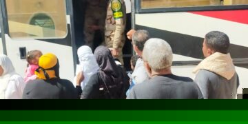 محافظ أسوان يتابع جهود تنظيم قافلة طبية بواسطة القوات المسلحة بقرية السلام بمدينة أبو سمبل السياحية 10 - جريدة المساء محافظ أسوان يتابع جهود تنظيم قافلة طبية بواسطة القوات المسلحة بقرية السلام بمدينة أبو سمبل السياحية 9 - جريدة المساء