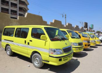 محافظ المنيا، يتفقد تشغيل منظومة إحلال السيارات الربع نقل بميكروباص يعمل بالوقود المزدوج "غاز طبيعي-بنزين" 18 - جريدة المساء