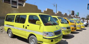 محافظ المنيا، يتفقد تشغيل منظومة إحلال السيارات الربع نقل بميكروباص يعمل بالوقود المزدوج "غاز طبيعي-بنزين" 1 - جريدة المساء