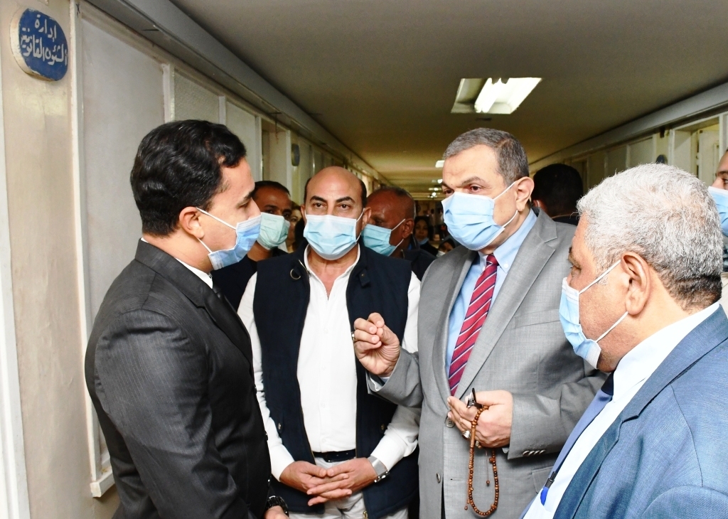 وزير القوى العاملة ومحافظ أسوان يتفقدا منظومة العمل بالمديرية 19 - جريدة المساء