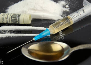 حبس خمس تجار مخدرات بعد ضبطهم بحشيش وشابو وهيروين بسوهاج. 19 - جريدة المساء