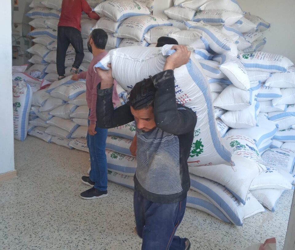 التحفظ علي 35 طن دقيق ومصادرة 3 طن نخالة ناعمة و 18 طن أعلاف بأسيوط 19 - جريدة المساء