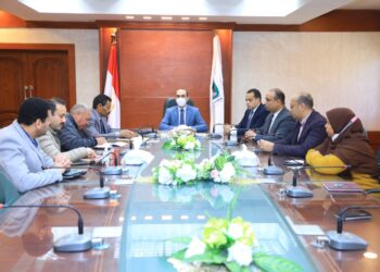 محافظ سوهاج يناقش ضبط منظومة الأسعار والرقابة على الأسواق. 25 - جريدة المساء