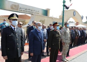 محافظ المنيا يضع إكليلا من الزهور على النصب التذكاري بمناسبة العيد القومي 103 17 - جريدة المساء