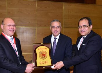 *محافظ سوهاج ورئيس الجامعة يفتتحان المؤتمر العلمي السابع "الدولي الثاني" لشباب الباحثين. 21 - جريدة المساء