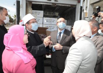 وزير الأوقاف ومحافظ بني سويف يشهدان استلام 3 أطنان لحوم من صكوك الإطعام 25 - جريدة المساء