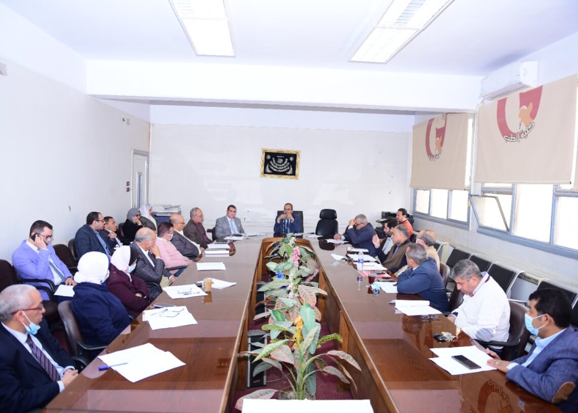 مجلس إدارة مستشفيات سوهاج الجامعية يناقش الاحتياجات المطلوبة من الأطباء المتدربين بالزمالة المصرية 20 - جريدة المساء مجلس إدارة مستشفيات سوهاج الجامعية يناقش الاحتياجات المطلوبة من الأطباء المتدربين بالزمالة المصرية 19 - جريدة المساء