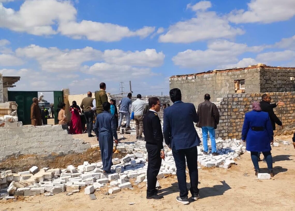 محافظ الاسماعيلية: لاتهاون مع لصوص اراض الدولة 17 - جريدة المساء