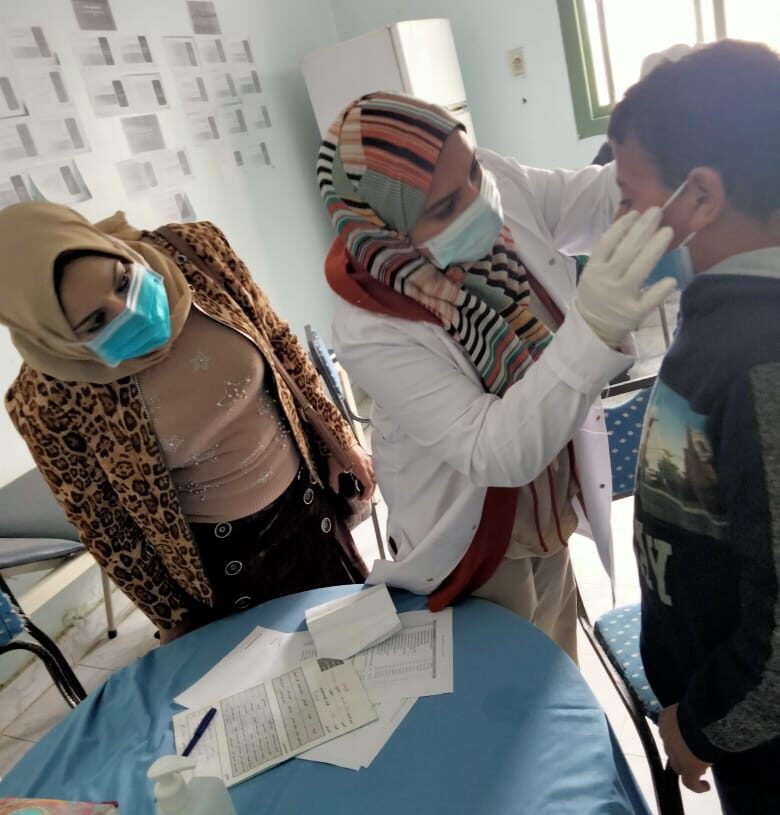 الكشف وتقديم العلاج لأكثر من 2100 مواطناً في قافلتين نفذتهما الصحة بكوم الرمل ودشطوط ببني سويف 27 - جريدة المساء