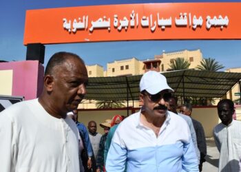 محافظ أسوان يتفقد موقف سيارات السيرفيس الجديد بمدينة نصر النوبة 21 - جريدة المساء