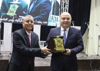 محافظ قنا ورئيس جامعة جنوب الوادى يشهدان ختام فعاليات الملتقى الفني التاسع عشر للجامعات المصرية والعربية 21 - جريدة المساء