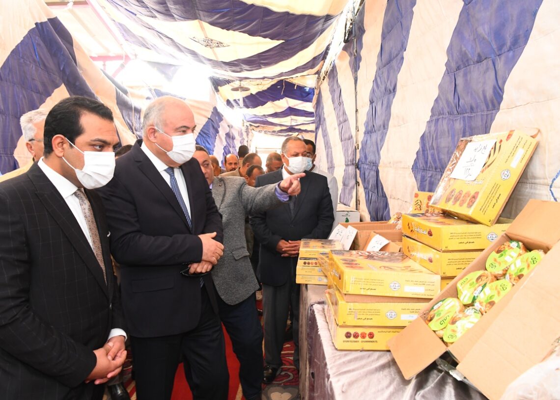 ضمن 11 معرضًا علي مستوى المحافظة .. الداودي يفتتح معرضين لـ "أهلا رمضان" بمدينة قنا 19 - جريدة المساء