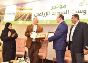محافظ أسيوط يفتتح معرض وسط الصعيد الزراعى 21 - جريدة المساء