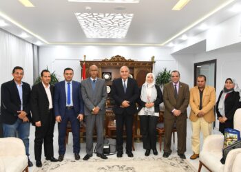 وفد وزارة المالية يتابع استكمال تنفيذ برنامج التحول الرقمي بقنا 25 - جريدة المساء