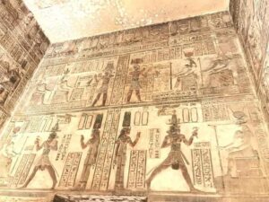 بالصور .. وزير السياحة والآثار يتفقد أعمال الترميم بمعبد دندرة 241 - جريدة المساء