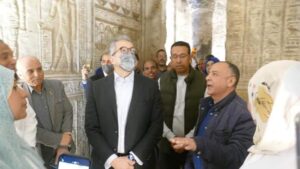 بالصور .. وزير السياحة والآثار يتفقد أعمال الترميم بمعبد دندرة 243 - جريدة المساء