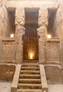 بالصور .. وزير السياحة والآثار يتفقد أعمال الترميم بمعبد دندرة 259 - جريدة المساء