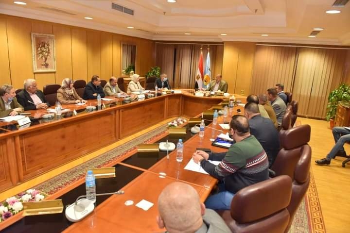 منافذ وشوادر "أهلا رمضان" بقري ومدن أسيوط لمواجهة ارتفاع الأسعار 18 - جريدة المساء